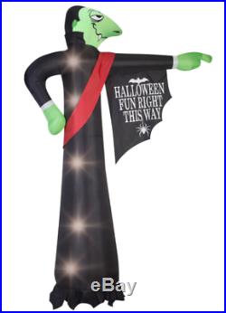 12 FT Tall Halloween Airblown Inflatable Vampire Pointing with sign New In Box