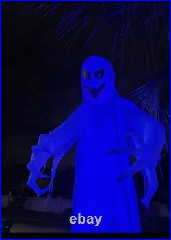 12 feet goes Halloween inflatable