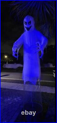 12 feet goes Halloween inflatable