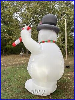 9 foot tall Gemmy Frosty the Snowman Inflatable. In Great Condition