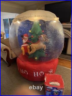 AIRBLOWN GEMMY Inflatable Snow Globe Here Comes SANTA Claus Reindeer Rotating