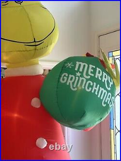 Gemmy 11ft Tall Dr Seuss Grinch with Ornament Giant Christmas Inflatable
