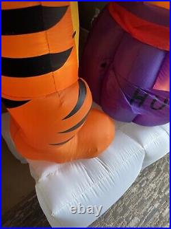 Gemmy 6' Animated Disney Pooh & Tigger Lighted Christmas inflatable Airblown