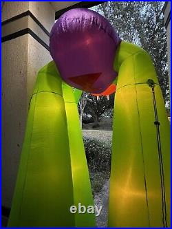 Gemmy Airblown Inflatable 9 Feet Tall Green Spider Light Up Arch Archway