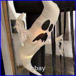 Gemmy Airblown Inflatable Halloween Ghost Archway. Changes colors 7 FT