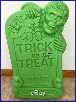 General Foam Prototype Blow Mold Trick or Treat Tombstone Skeleton Halloween 29