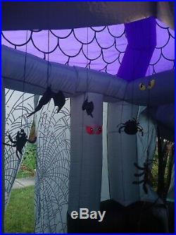 Halloween huge haunted house Airblown Inflatable GEMMY, please read description