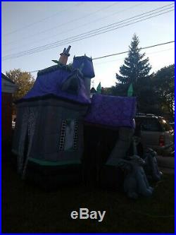 Halloween huge haunted house Airblown Inflatable GEMMY, please read description