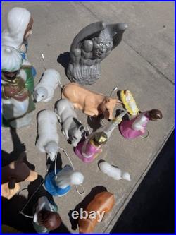Huge Vintage Blow mold Nativity Lot (LOCAL PICKUP ONLY)