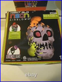 Night Glo Neon Airblown 5.5ft indoor & outdoor skull & Spiders