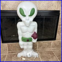 RARE WHITE Blow Mold Space Alien Ray Gun Halloween 36 Dooms Day VINTAGE Item B