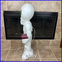 RARE WHITE Blow Mold Space Alien Ray Gun Halloween 36 Dooms Day VINTAGE Item B