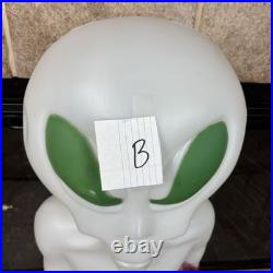RARE WHITE Blow Mold Space Alien Ray Gun Halloween 36 Dooms Day VINTAGE Item B