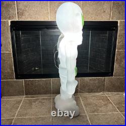 RARE WHITE Blow Mold Space Alien Ray Gun Halloween 36 Dooms Day VINTAGE Item B