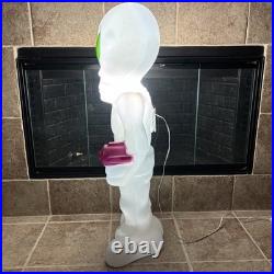 RARE WHITE Blow Mold Space Alien Ray Gun Halloween 36 Dooms Day VINTAGE Item B