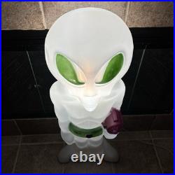 RARE WHITE Blow Mold Space Alien Ray Gun Halloween 36 Dooms Day VINTAGE Item B