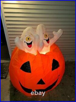 READ! Gemmy 6 foot Inflatable Airblown Animated Halloween Ghosts & Pumpkin