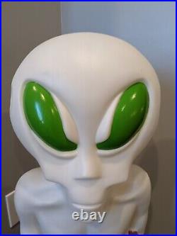 Rare Sample 36 White Space Alien Blow Mold Halloween General Foam Plastics