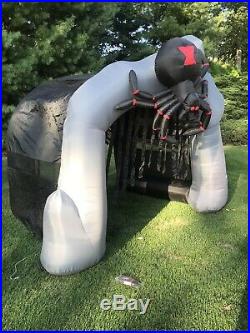 Rare Spider Archway Airblown Inflatable Halloween Used Tunnel Strobe Cave Gemmy