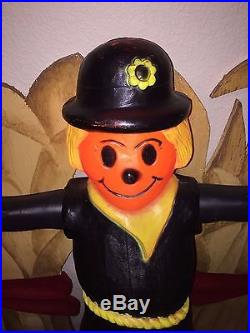 Rare Vintage 34 Union Lighted Halloween/Fall Scarecrow Blow Mold With Stake