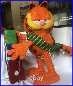 Scarf & Gifts Garfield withLights Lighted Lawn Decor Tinsel Chenille Holiday 18
