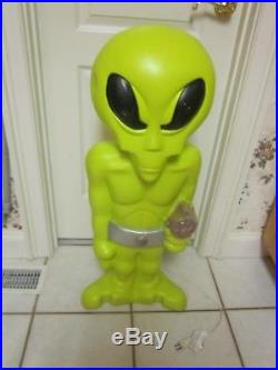 Space alien green blow mold halloween lighted yard decoration