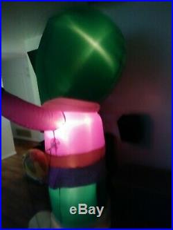 Super Rare Gemmy 7 ft inflatable peace sign alien as seen in Roswell NM blow up