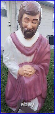 USED ONLY ONE SEASON life size nativity scene SEE PICTURES AND READ DESCRICTION