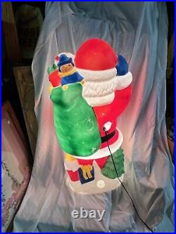 VINTAGE TPI WAVING SANTA CLAUS WithPRESENTS 40 LIGHTED BLOW MOLD