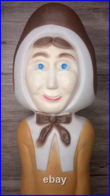 VTG. Thanksgiving Don Featherstone blow mold lady pilgrim figure lights up US
