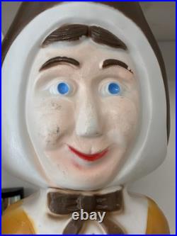 Vintage 1996 Union Products Pilgrim Pair Man & Woman LIGHTED Blow Molds 34