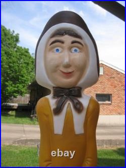 Vintage 33 Don Featherstone Thanksgiving Blow Mold Pilgrim Woman Holding Corn