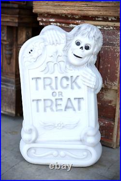 Vintage Halloween Blow Mold Trick Or Treat Tombstone Skeleton Grave 29 no light