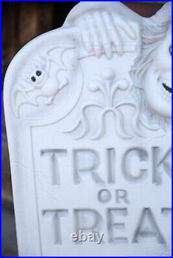 Vintage Halloween Blow Mold Trick Or Treat Tombstone Skeleton Grave 29 no light