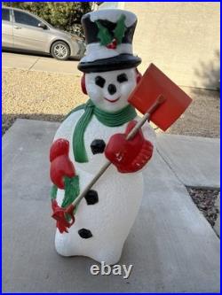 Vtg 1995 40 TPI Snowman Holding a Shovel Christmas Wreath Blow Mold Xmas