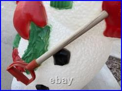 Vtg 1995 40 TPI Snowman Holding a Shovel Christmas Wreath Blow Mold Xmas