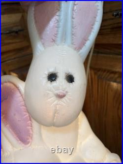 Vtg Drainage Lighted Blow Mold 3 Triple Easter Bunny Stack/Pile In Basket 33
